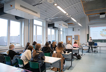 German school reviews new ventilation devices