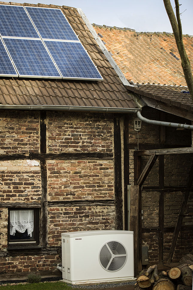 STIEBEL ELTRON WPL 25 Heat Pump Connected to Solar PV